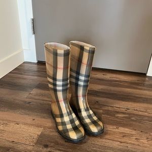 Burberry vintage rain boots